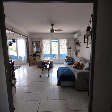 A Proximite Du Jardin Olbius Riquier *