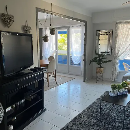 A Proximite Du Jardin Olbius Riquier * Hyères