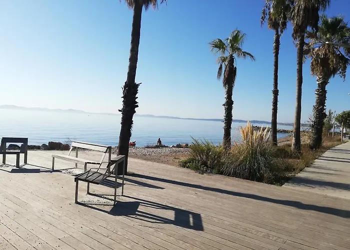 A Proximite Du Jardin Olbius Riquier * Hyères