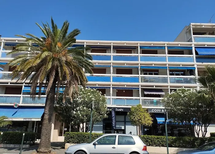 A Proximite Du Jardin Olbius Riquier * Hyères