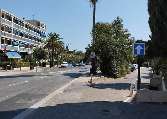 A Proximite Du Jardin Olbius Riquier Hyères