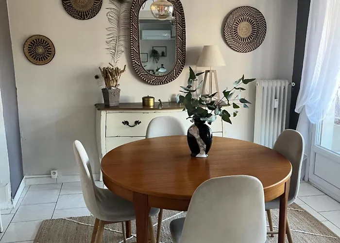 A Proximite Du Jardin Olbius Riquier Hyères