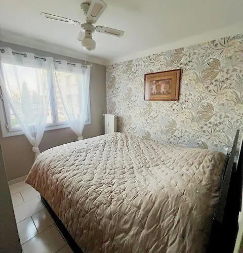 A Proximite Du Jardin Olbius Riquier Lejlighed *