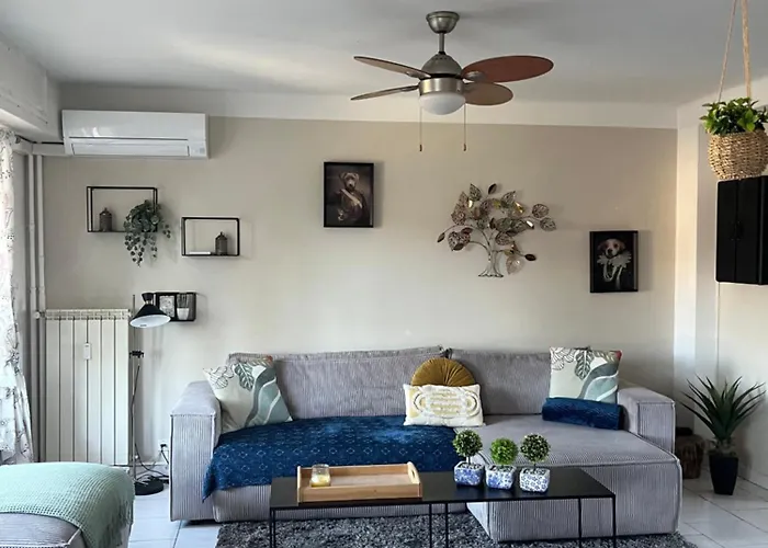 A Proximite Du Jardin Olbius Riquier * Hyères